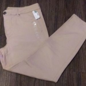Maurices Khaki 18Regulares NWT